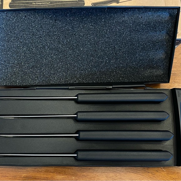 Pampered Chef Steak Knife Set (4) New in box! - Picture 4 of 6